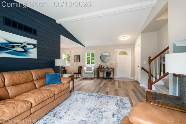 39738 Day Drive E, Clinton Charter Township, MI 48038