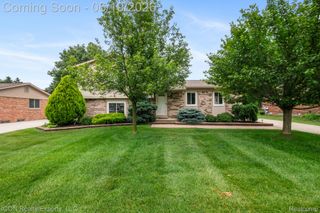 39738 Day Drive E, Clinton Charter Township, MI 48038