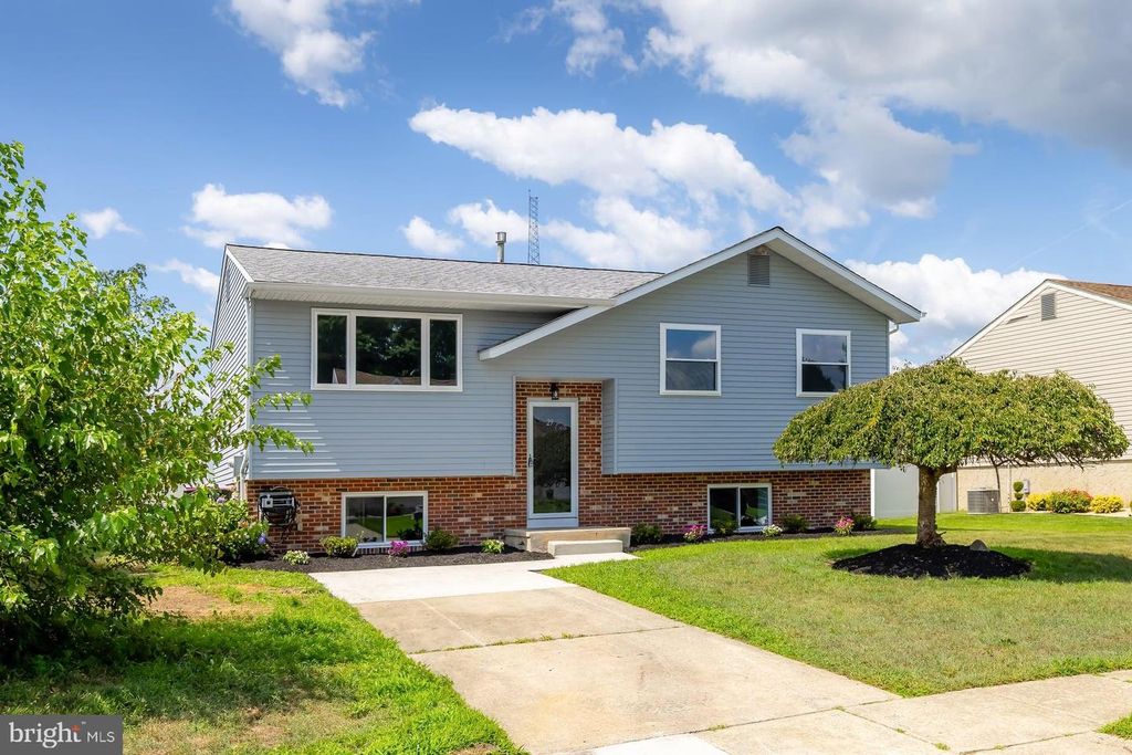 29 BRIAR CREEK RD, Sicklerville, NJ 08081