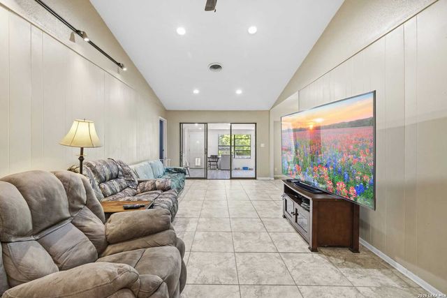110 PALO VERDE DR, Kerrville, TX 78028