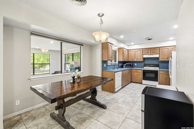 110 PALO VERDE DR, Kerrville, TX 78028
