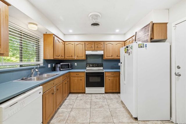 110 PALO VERDE DR, Kerrville, TX 78028