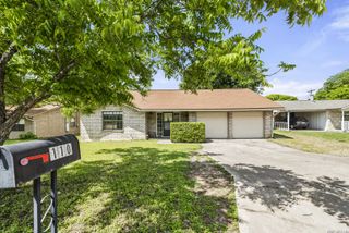 110 PALO VERDE DR, Kerrville, TX 78028