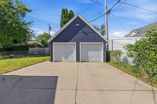 15 W BANK STREET, Fond Du Lac, WI 54935