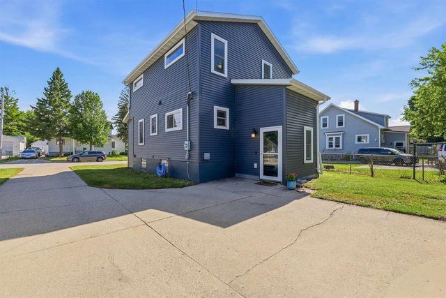 15 W BANK STREET, Fond Du Lac, WI 54935
