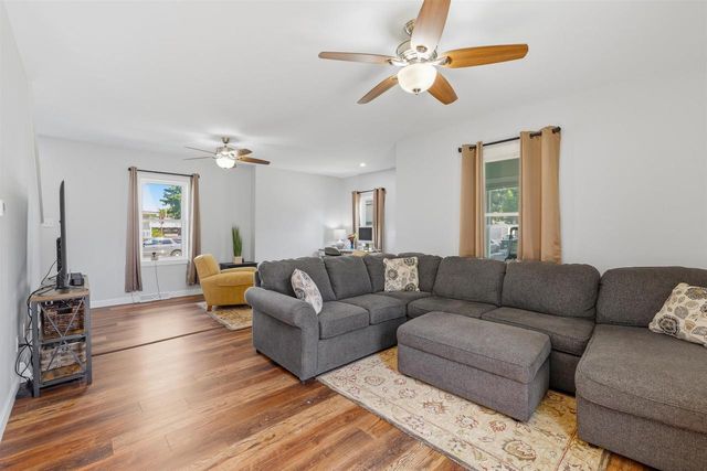 15 W BANK STREET, Fond Du Lac, WI 54935