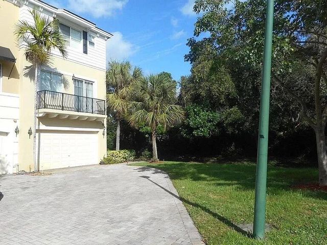 520 NW 39TH Circle, Boca Raton, FL 33431