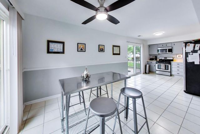 1720 E Shannon Lane 6, Palatine, IL 60074