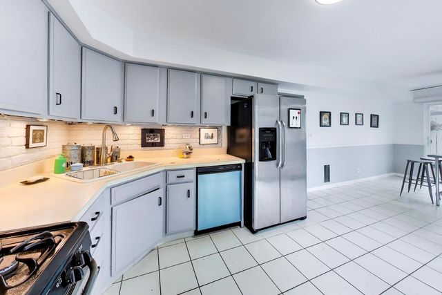 1720 E Shannon Lane 6, Palatine, IL 60074