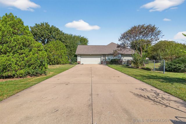11313 E Southpark Road, Claremore, OK 74019