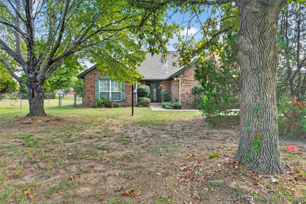 11313 E Southpark Road, Claremore, OK 74019