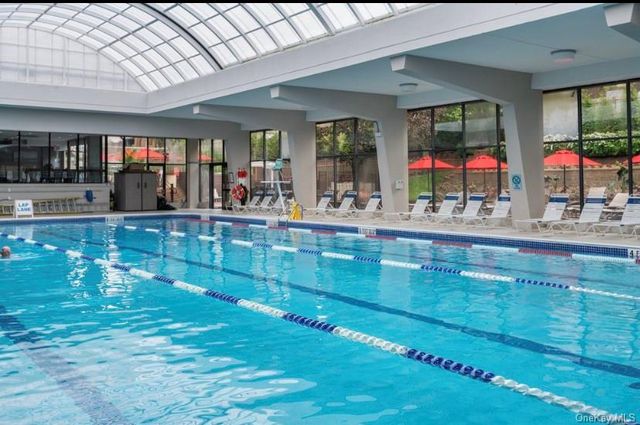 1 BAY CLUB Drive 6V, Bayside, NY 11360