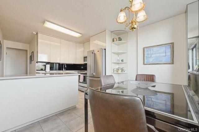 1 BAY CLUB Drive 6V, Bayside, NY 11360