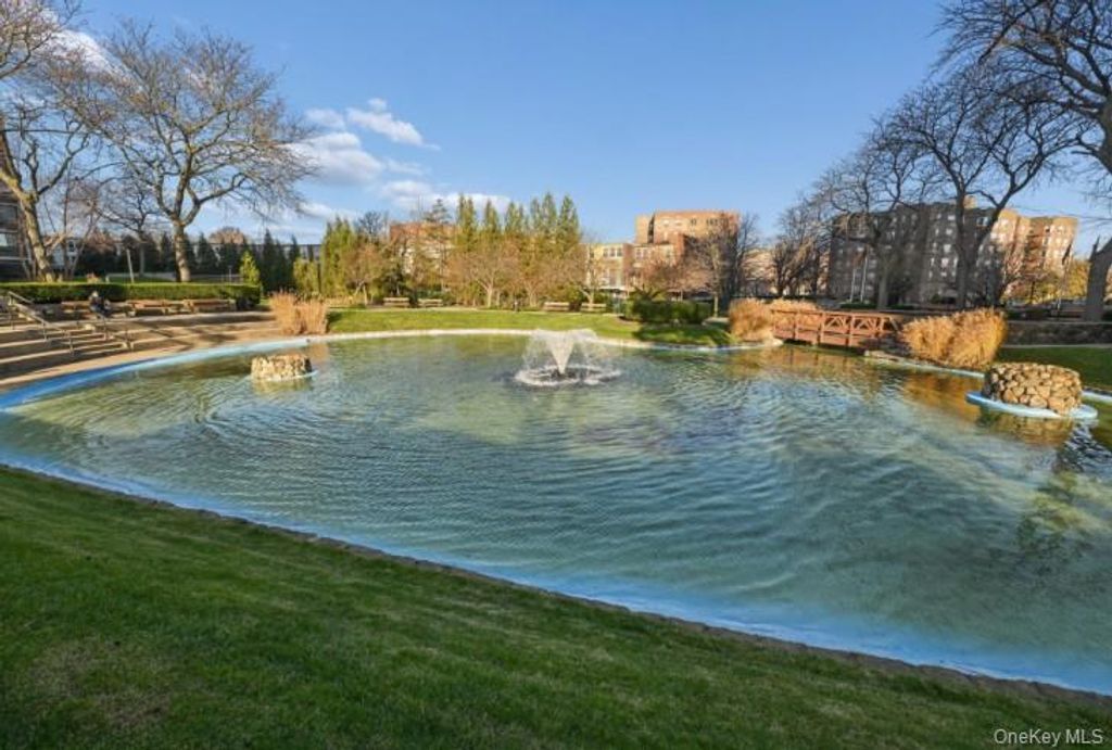 1 BAY CLUB Drive 6V, Bayside, NY 11360