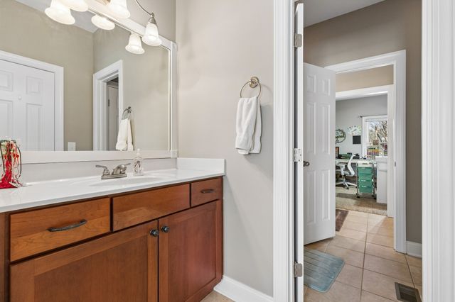 1035 Bending Chestnut Dr, Lebanon, TN 37087