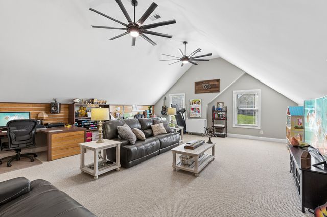 1035 Bending Chestnut Dr, Lebanon, TN 37087