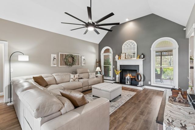 1035 Bending Chestnut Dr, Lebanon, TN 37087