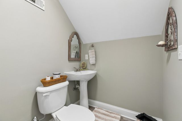 1035 Bending Chestnut Dr, Lebanon, TN 37087