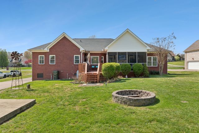 1035 Bending Chestnut Dr, Lebanon, TN 37087