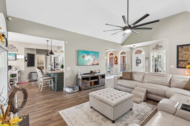 1035 Bending Chestnut Dr, Lebanon, TN 37087