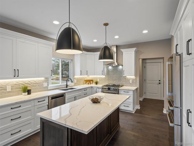 7670 Parshallville Road, Hartland Township, MI 48430