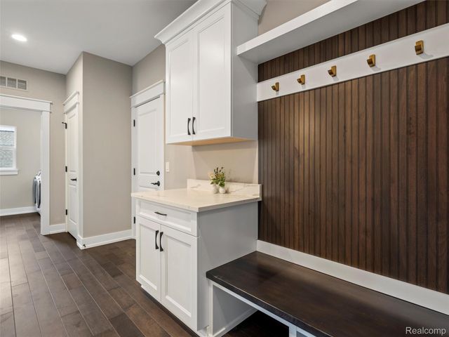 7670 Parshallville Road, Hartland Township, MI 48430