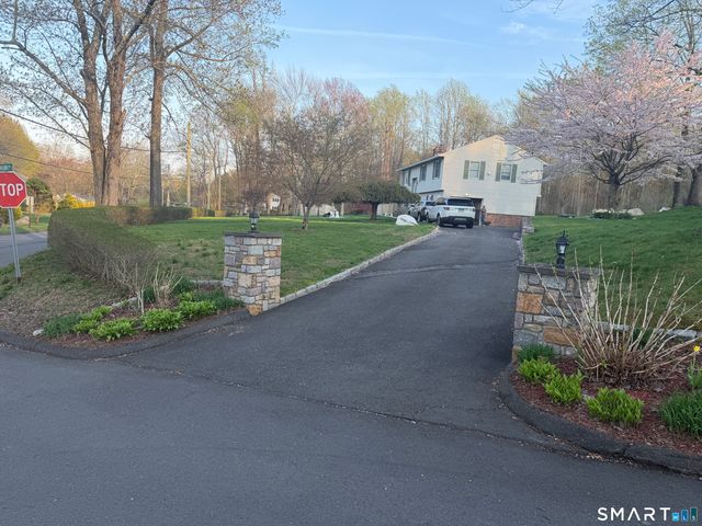 2 Ken Oaks Drive, Danbury, CT 06810