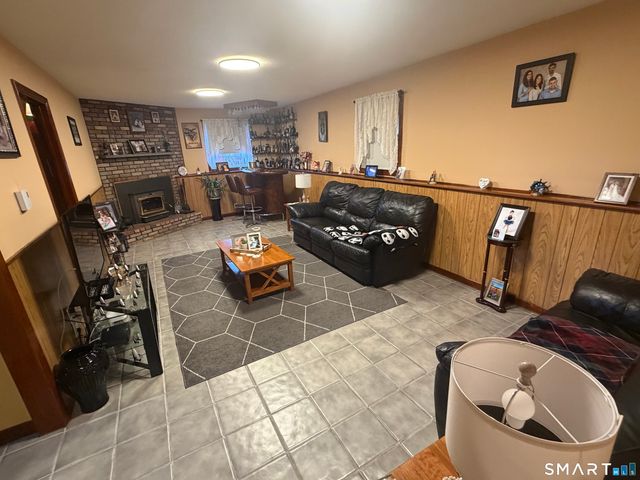 2 Ken Oaks Drive, Danbury, CT 06810