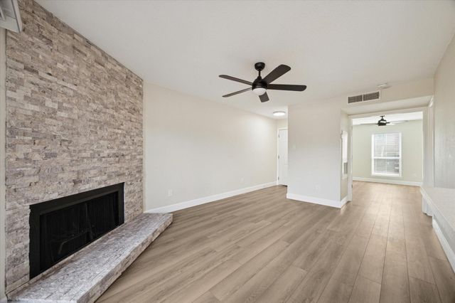 18800 Egret Bay Boulevard 907, Houston, TX 77058