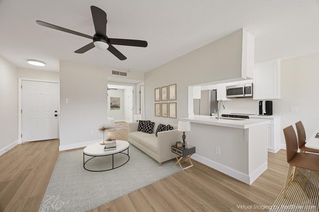 18800 Egret Bay Boulevard 907, Houston, TX 77058