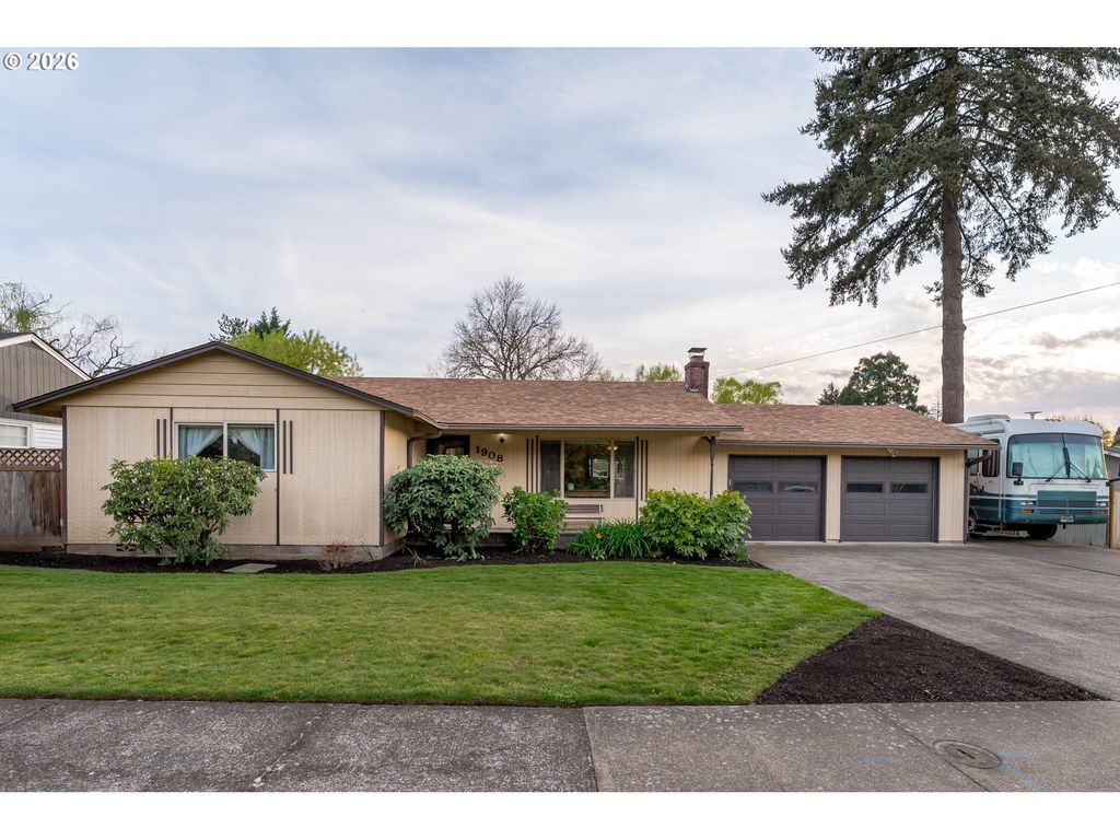 Image 3 of property listing at 1908 Ne ORCHARD Ave, Mc Minnville, OR 97128