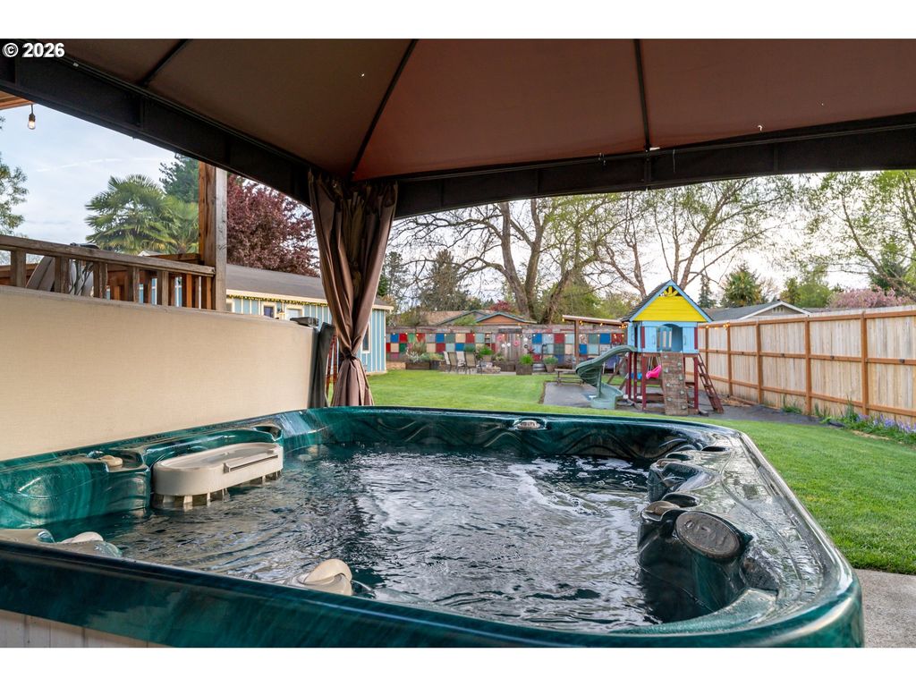 Image 37 of property listing at 1908 Ne ORCHARD Ave, Mc Minnville, OR 97128