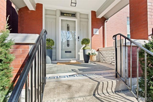 6117 Westminster Place, St Louis, MO 63112
