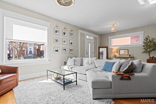 6117 Westminster Place, St Louis, MO 63112