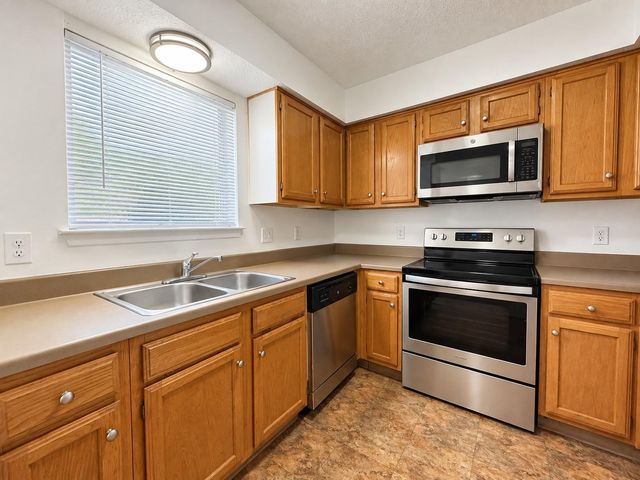 2011 Kirksey DR A, Austin, TX 78741