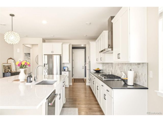 2105 S Poppy St, Lakewood, CO 80228