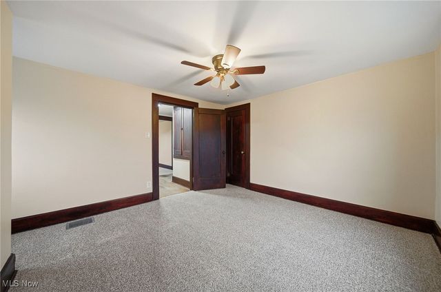 17 Ceramic Avenue, Zanesville, OH 43701