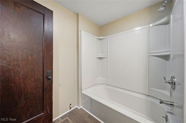 17 Ceramic Avenue, Zanesville, OH 43701