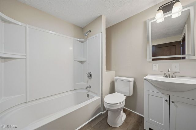 17 Ceramic Avenue, Zanesville, OH 43701