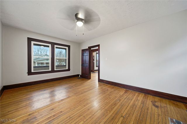 17 Ceramic Avenue, Zanesville, OH 43701