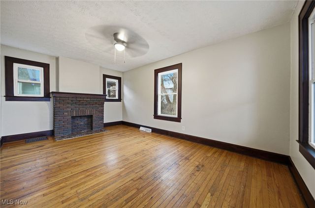 17 Ceramic Avenue, Zanesville, OH 43701