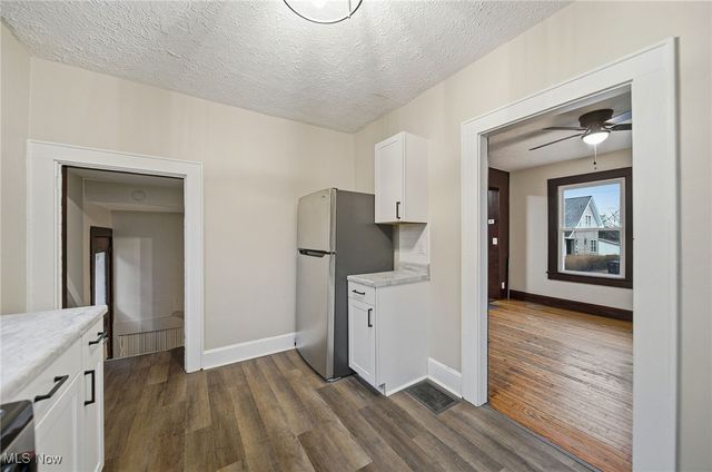 17 Ceramic Avenue, Zanesville, OH 43701