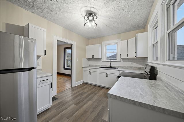 17 Ceramic Avenue, Zanesville, OH 43701