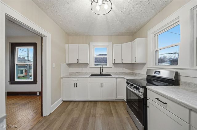 17 Ceramic Avenue, Zanesville, OH 43701