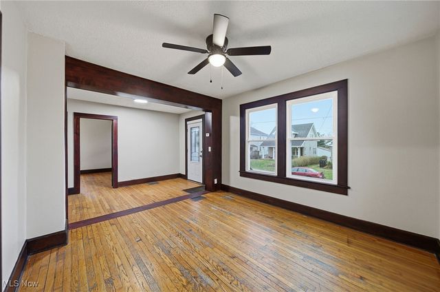 17 Ceramic Avenue, Zanesville, OH 43701