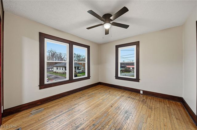 17 Ceramic Avenue, Zanesville, OH 43701