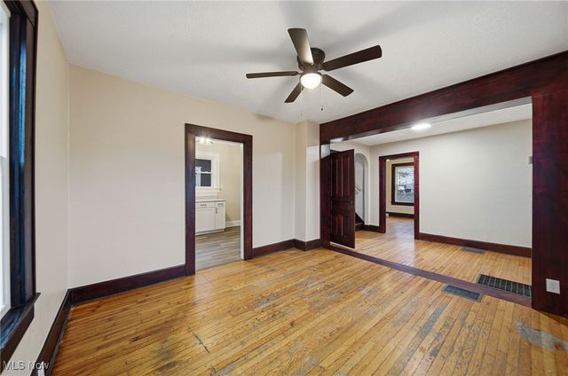 17 Ceramic Avenue, Zanesville, OH 43701