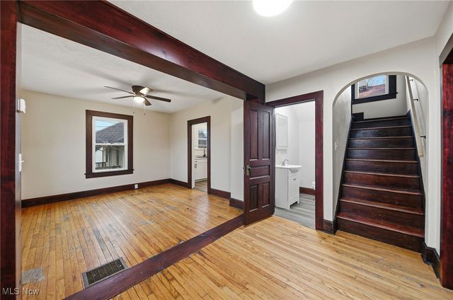 17 Ceramic Avenue, Zanesville, OH 43701