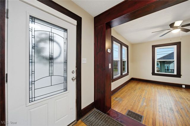 17 Ceramic Avenue, Zanesville, OH 43701