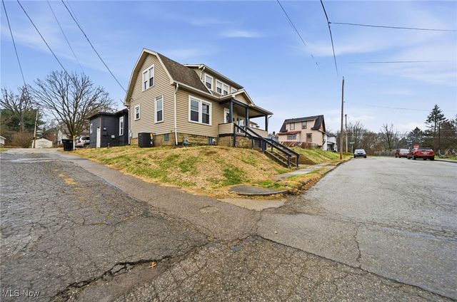 17 Ceramic Avenue, Zanesville, OH 43701